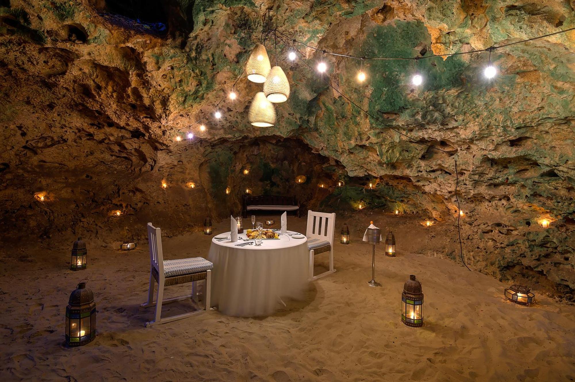 منتجع ليجر لودج بيتش آند جولف شاطئ دياني المظهر الخارجي الصورة The Cave Restaurant