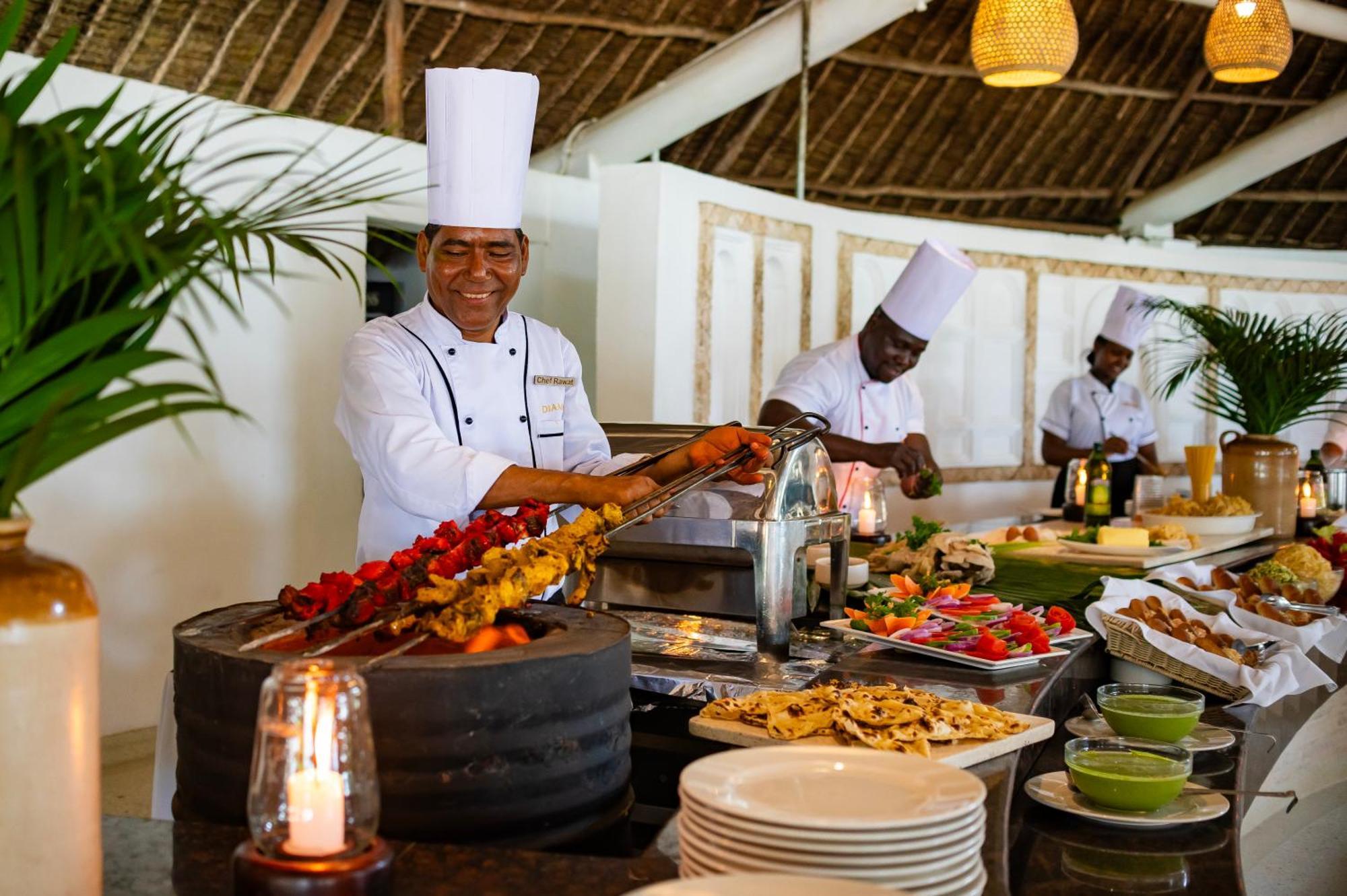 منتجع ليجر لودج بيتش آند جولف شاطئ دياني المظهر الخارجي الصورة A buffet at a resort
